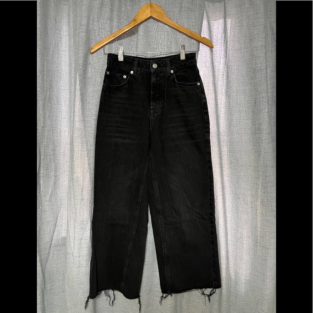 Topshop Moto Wash Black Cropped Wide Leg with Ripped Hem Jeans 25W x 32L
